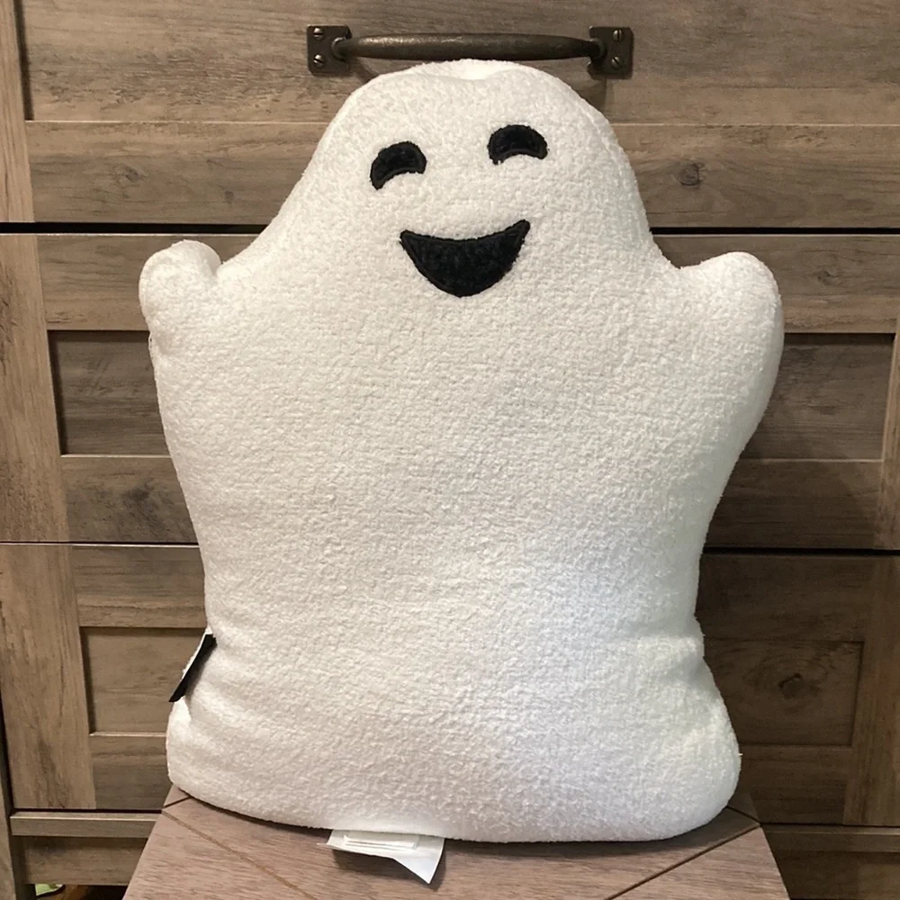 WELL DRESSED HOME HUGE! 2 DIFFERENT FACES!! GHOST PLUSH PILLOW NWT❗️